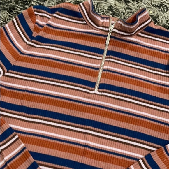 Size S - Picture 2 of 2